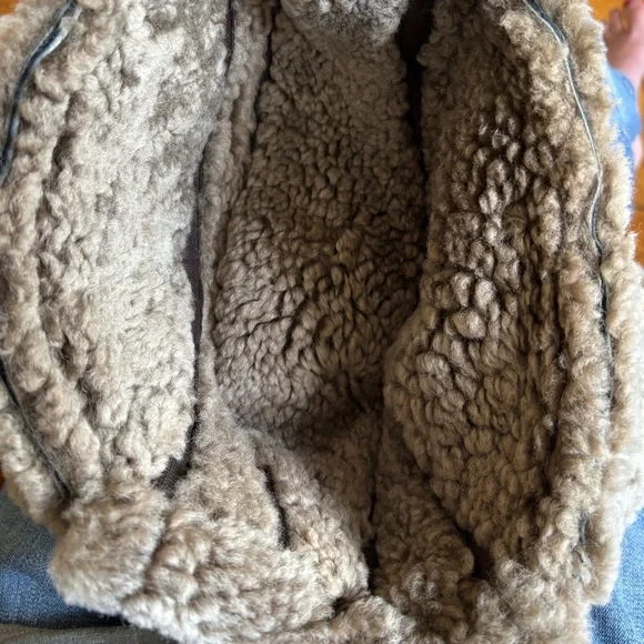 Crown Cap Shearling Aviator Hat with Leather Buckles - Picture 7 of 8